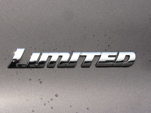 Used 2022 Toyota 4Runner Limited AWD/4WD image 8