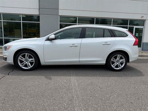 Used 2015 Volvo V60 T5 Premier FWD image 6