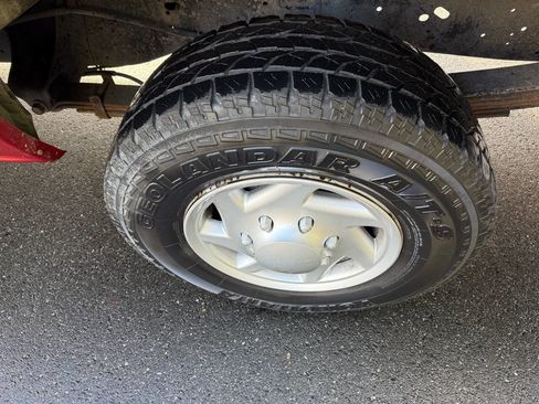 Used 2005 Ford E-350 and Econoline 350 Extended Super Duty image 39