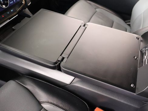 Used 2022 Ford F150 Lightning Lariat image 10