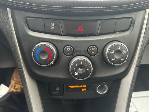 Used 2017 Chevrolet Trax LS image 22