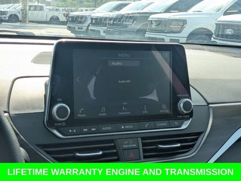 Used 2024 Nissan Altima 2.5 SV FWD image 17