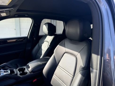 Used 2021 Porsche Cayenne AWD/4WD image 9