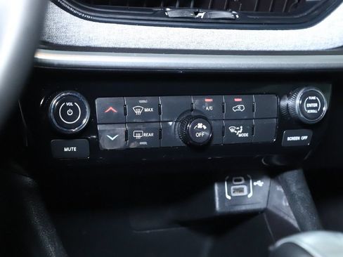 Used 2024 Jeep Compass Latitude AWD/4WD image 26