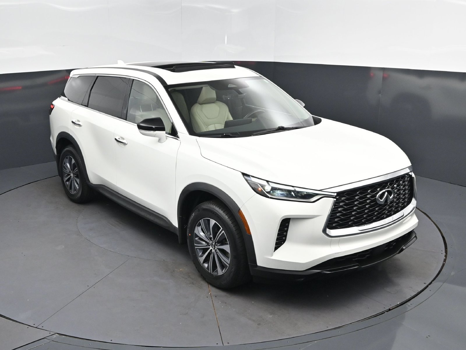 Used 2024 INFINITI QX60 Pure w/ Cargo Package FWD image 1