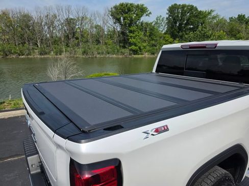 Used 2021 GMC Sierra 1500 SLT w/ SLT Premium Plus Package AWD/4WD image 10