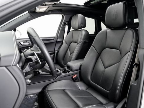 Used 2025 Porsche Macan image 5