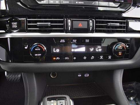 New 2025 Nissan Pathfinder SV image 20