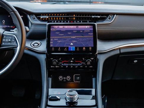 Certified 2024 Jeep Grand Cherokee Limited image 16