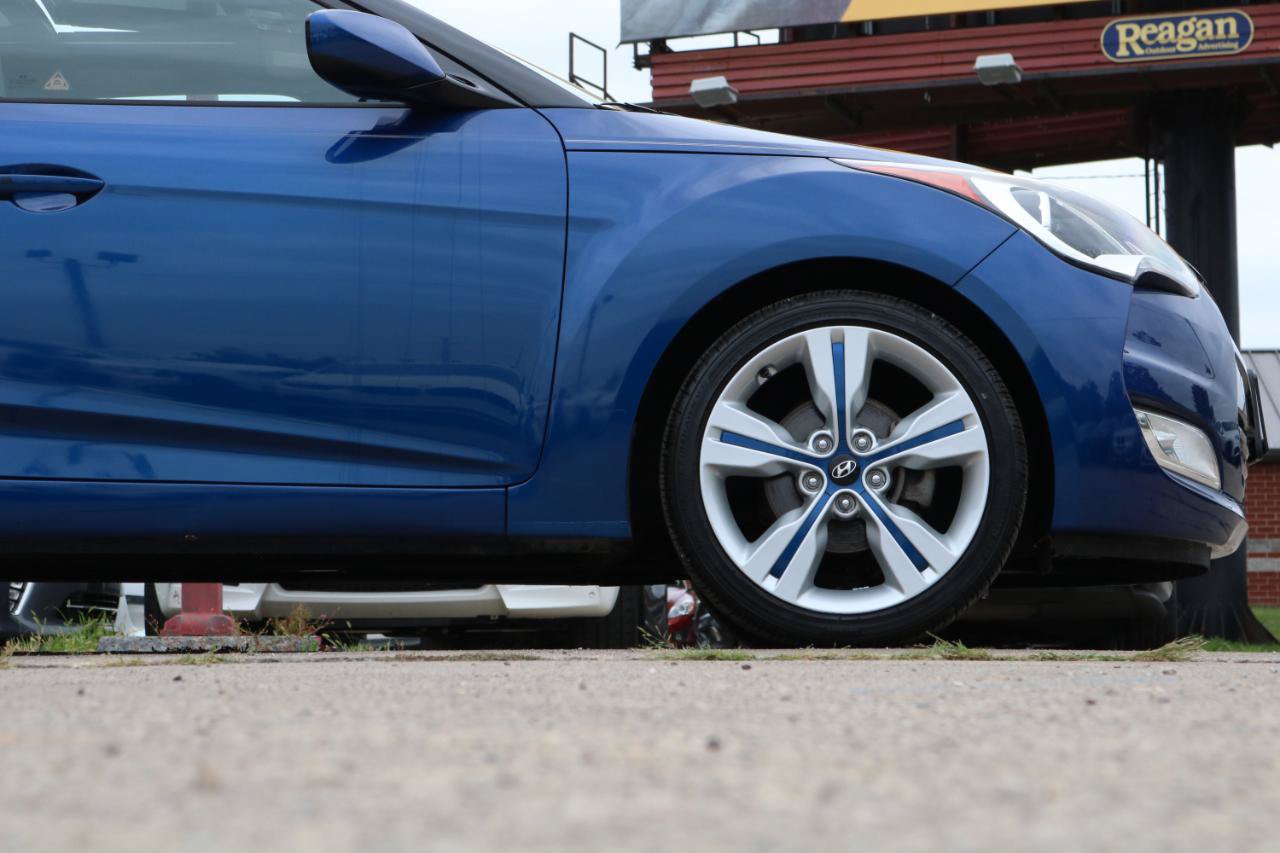 Used 2017 Hyundai Veloster Value Edition FWD image 6
