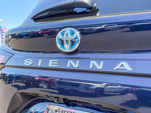 Used 2025 Toyota Sienna Limited AWD/4WD image 9
