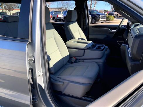 Used 2025 Chevrolet Silverado 1500 LT image 9