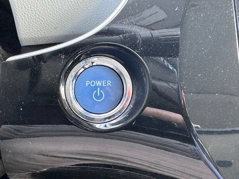 Used 2016 Toyota Prius Three w/ Advanced Technology Package FWD image 7