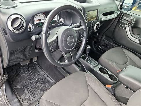 Used 2017 Jeep Wrangler Unlimited Sahara image 16