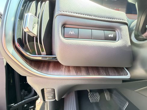 New 2026 Nissan Armada SL w/ Captain's Chari Seat Package RWD image 17