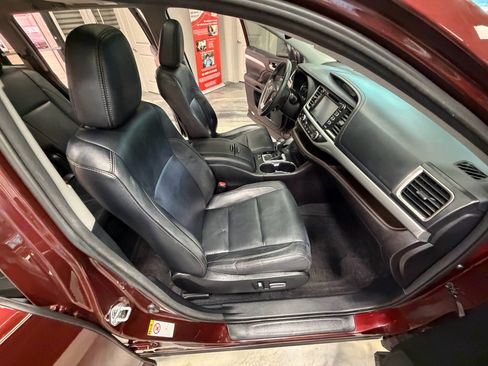 Used 2018 Toyota Highlander XLE FWD image 44