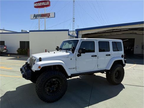 Used 2018 Jeep Wrangler Unlimited Sport AWD/4WD image 2
