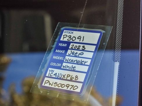 Used 2023 Jeep Wrangler Unlimited Sahara image 24