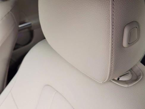 Used 2025 Mercedes-Benz GLA 250 image 8