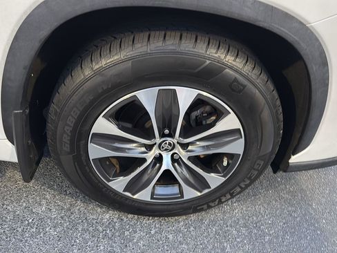 Used 2022 Toyota Highlander XLE image 36