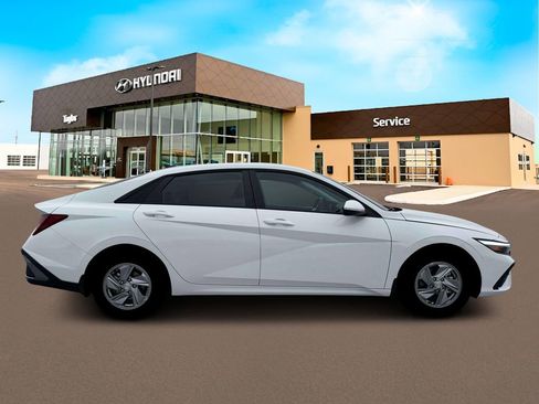 New 2026 Hyundai Elantra SE FWD image 9