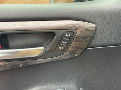 Used 2023 Toyota Highlander AWD image 17