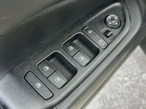 Used 2025 Hyundai Venue SEL FWD image 20