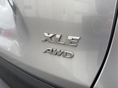 Used 2020 Toyota RAV4 XLE image 10