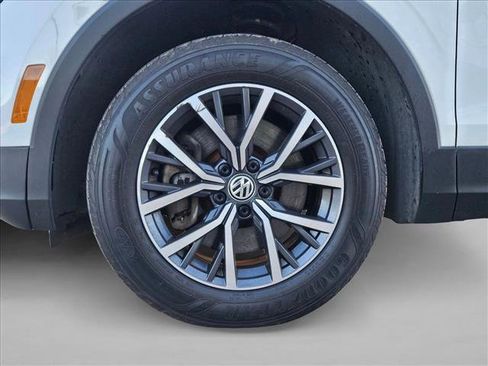 Used 2020 Volkswagen Tiguan SE image 25