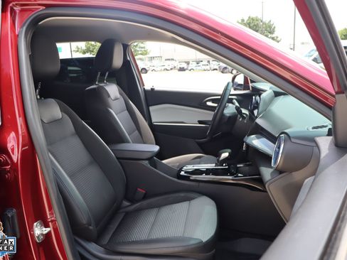 Used 2024 Chevrolet Trax LT w/ LT Convenience Package FWD image 29