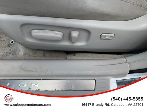 Used 2010 Toyota Avalon XLS FWD image 8