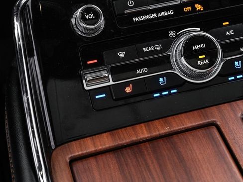 Used 2020 Lincoln Navigator Reserve w/ Luxury Package RWD image 21