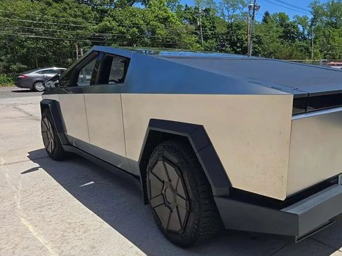 Used 2024 Tesla Cybertruck AWD Crew Cab image 2