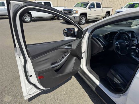 Used 2012 Ford Focus Titanium FWD image 23