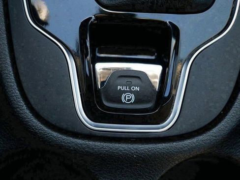 Used 2022 Jeep Cherokee Limited image 26