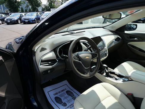 Used 2022 Chevrolet Malibu Premier FWD image 9