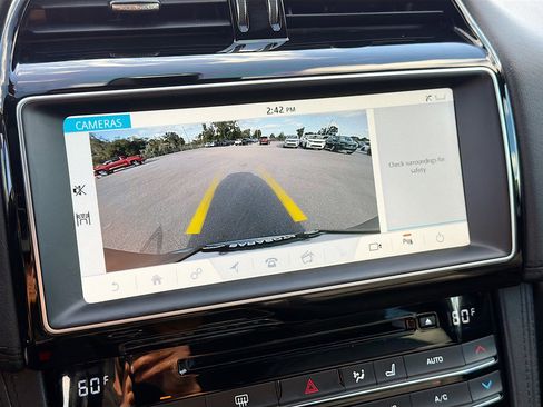 Used 2020 Jaguar F-PACE Prestige image 34