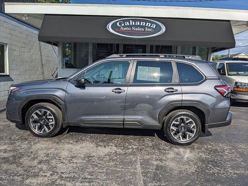 Used 2025 Subaru Forester Premium AWD/4WD image 2