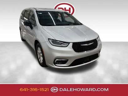 Used 2024 Chrysler Pacifica Touring-L