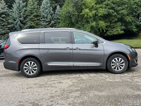 Used 2020 Chrysler Pacifica Touring-L Plus w/ Advanced Safetytec Group FWD image 37
