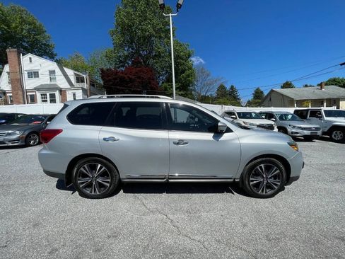 Used 2017 Nissan Pathfinder Platinum FWD image 5