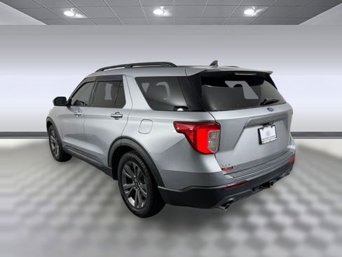 Used 2021 Ford Explorer XLT w/ Equipment Group 202A RWD image 3