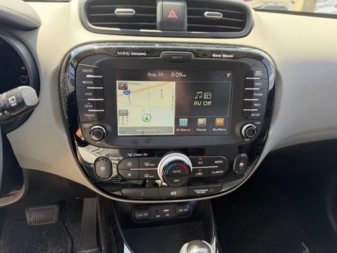 Used 2016 Kia Soul + w/ Primo Package FWD image 26