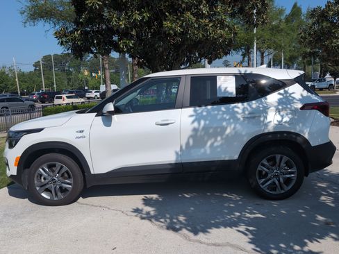 Used 2022 Kia Seltos LX image 7