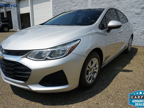 Used 2019 Chevrolet Cruze LS FWD image 3
