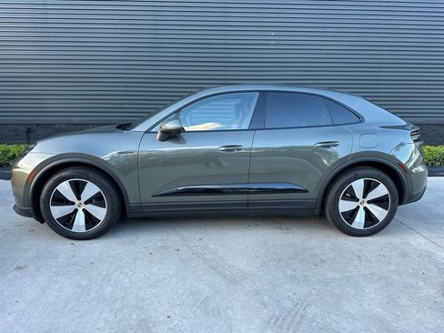 Certified 2025 Porsche Macan Electric image 2