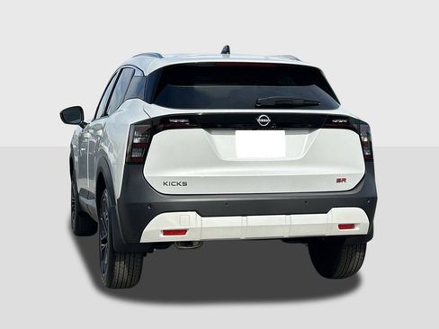 New 2026 Nissan Kicks SR image 3