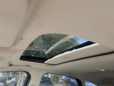 Used 2017 Ford Focus Titanium FWD image 7