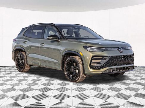 New 2026 Volkswagen Tiguan SE R-Line image 12