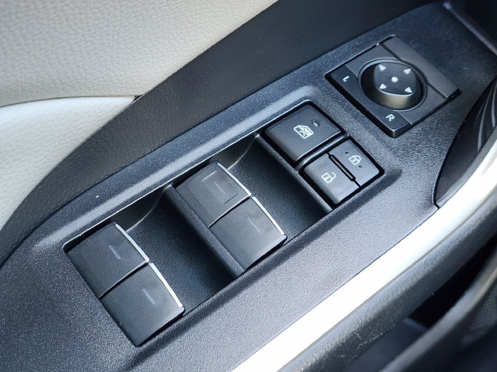 Used 2022 Toyota RAV4 XLE FWD image 27